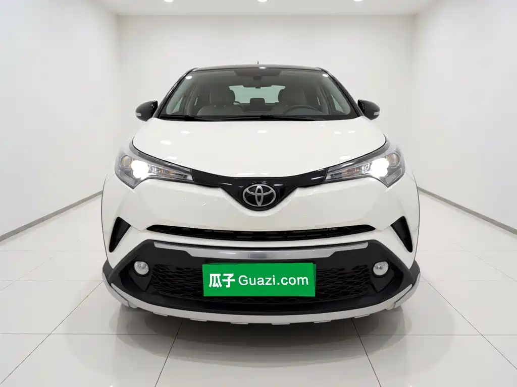 Toyota C-HR 2019 — фото 2