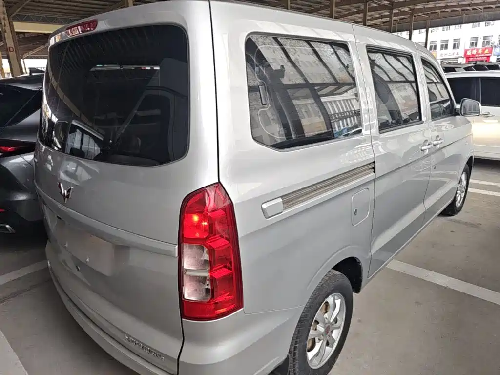 Wuling Hongguang V 2024