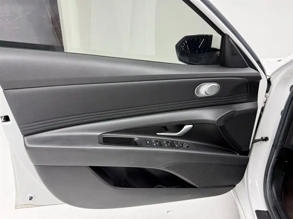 Hyundai Elantra 2021 — фото 15