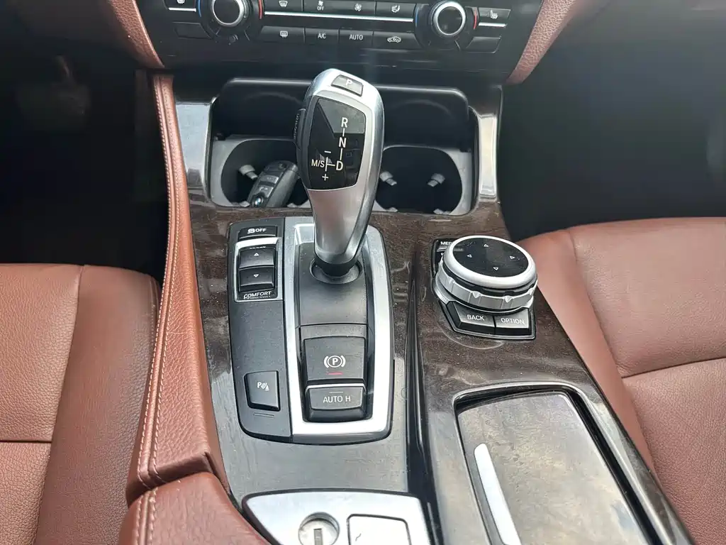BMW 5 Series 2016 — фото 13