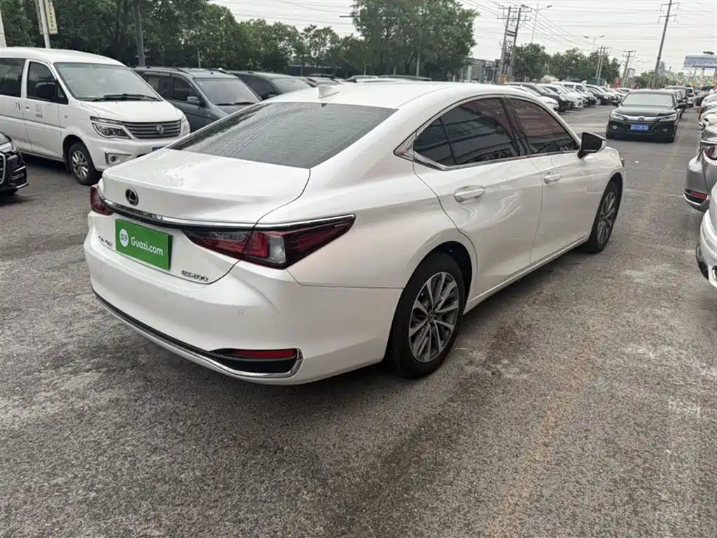 Lexus ES 2023 — фото 12