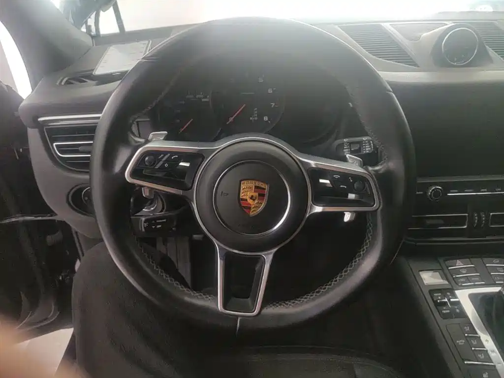 Porsche Macan 2022 — фото 11