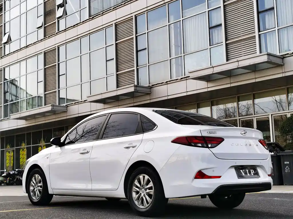 Hyundai Elantra 2022 — фото 5