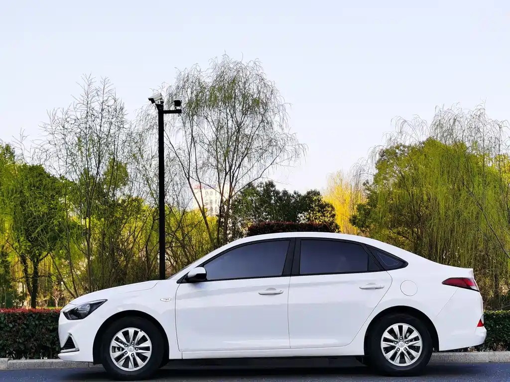 Hyundai Elantra 2022 — фото 4