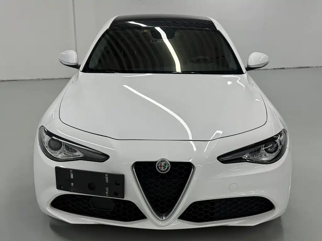 Alfa Romeo Giulia 2017 — фото 2