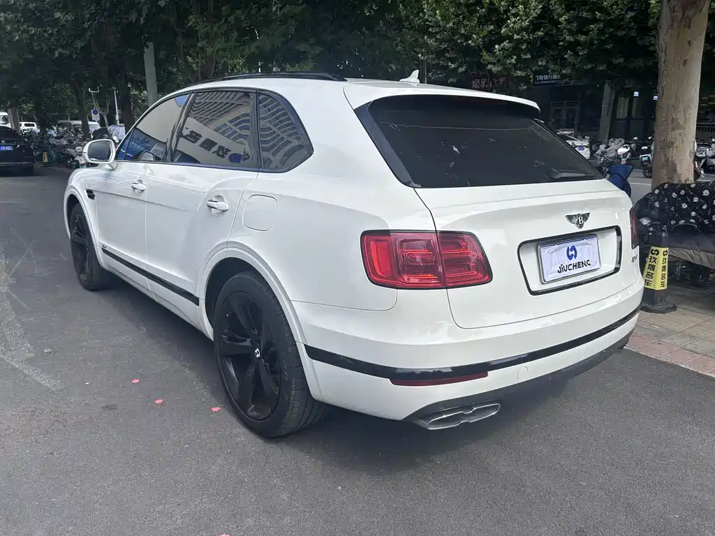 Bentley Bentayga PHEV 2021