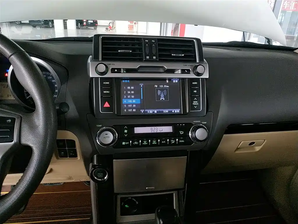 Toyota Prado 2017 — фото 9