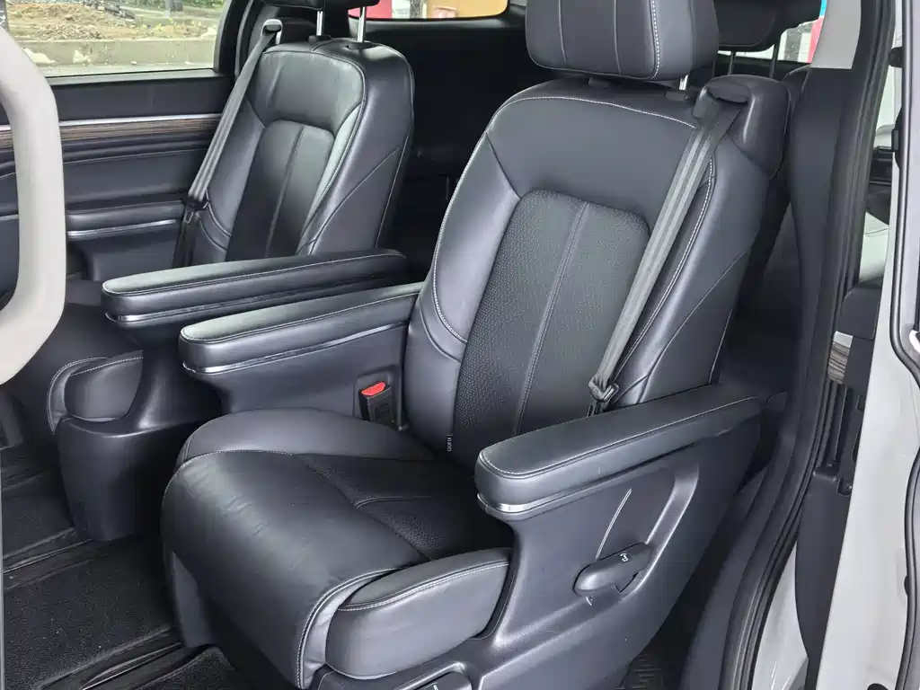 GAC Motor Trumpchi M8 2022 — фото 5