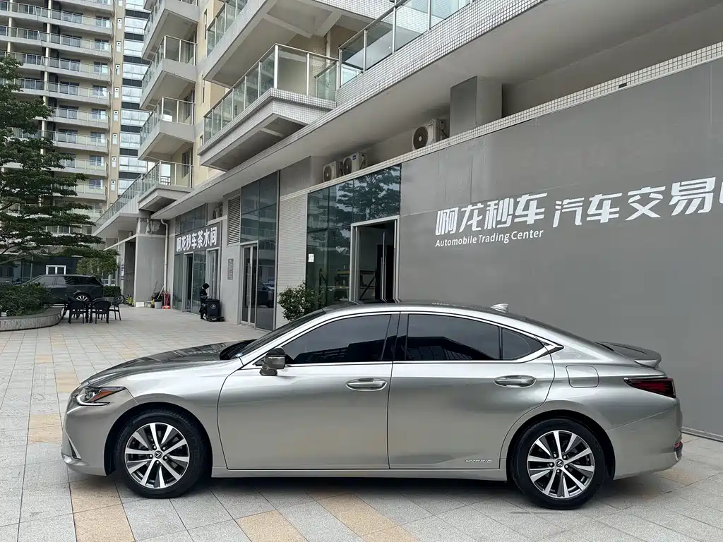 Lexus ES 2020 — фото 16