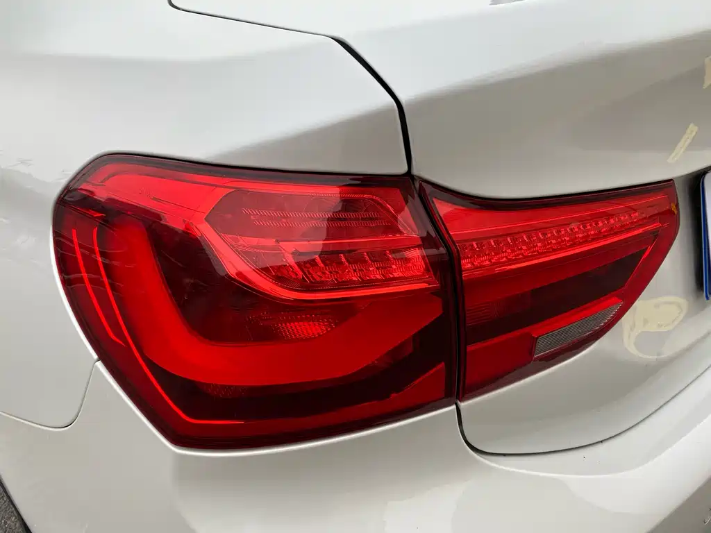 BMW 1 Series 2018 — фото 22