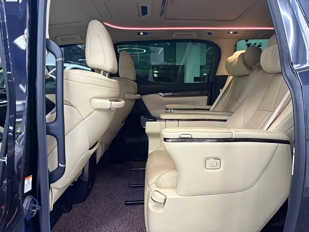 Toyota Vellfire 2021 — фото 8