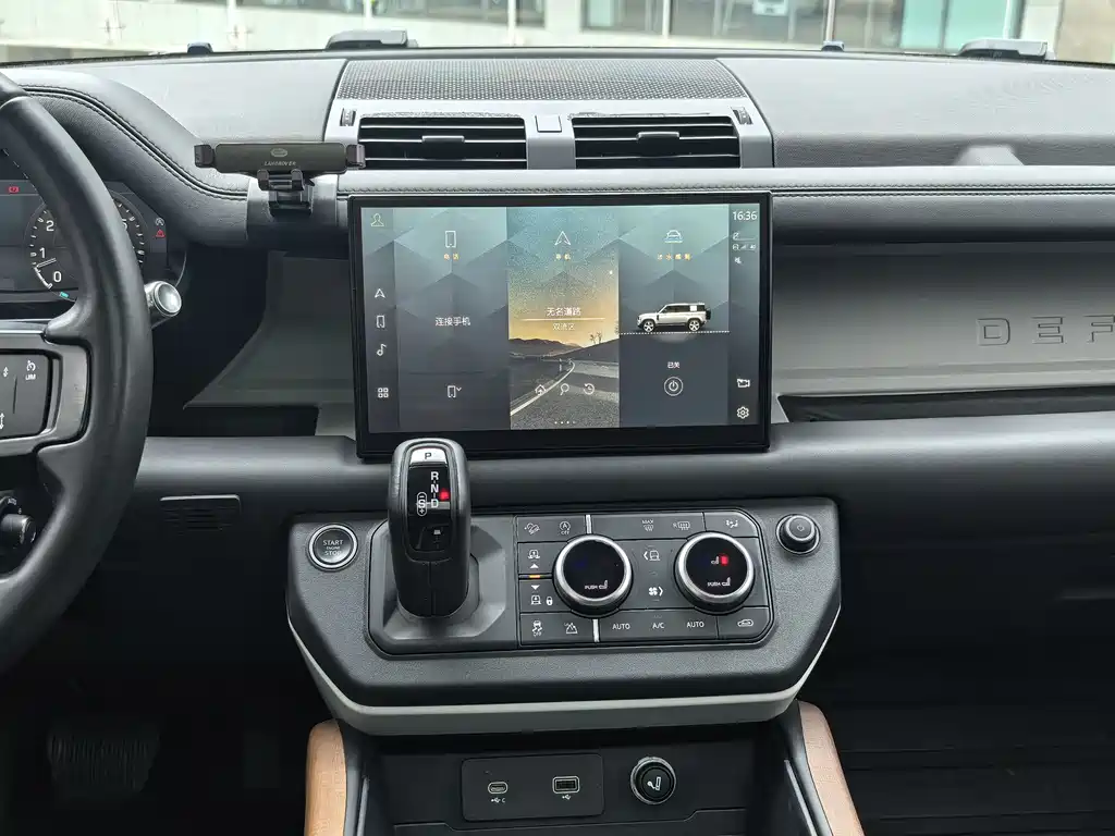 Land Rover Defender 2022 — фото 9