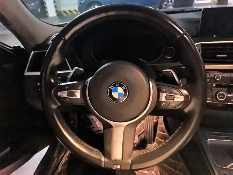 BMW 3 Series 2018 — фото 15