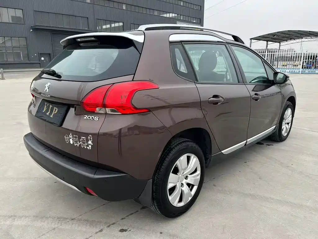 Peugeot 2008 2015 — фото 9