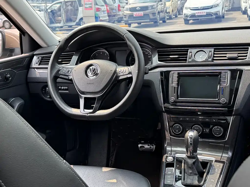 Volkswagen Passat 2016 — фото 13