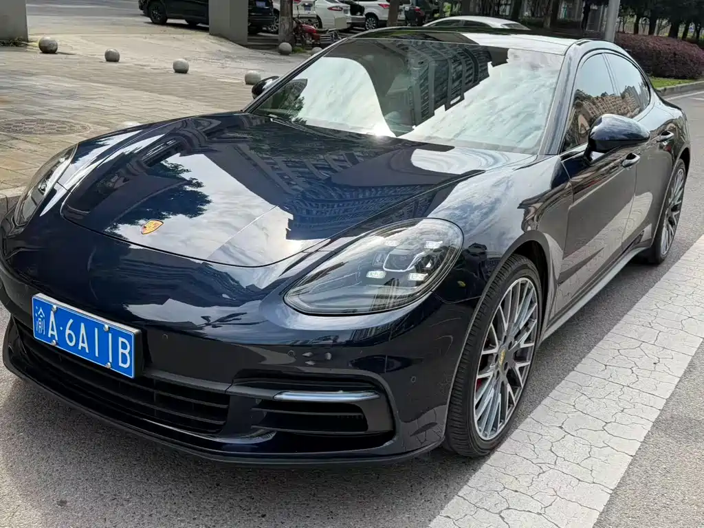 Porsche Panamera 2019 — фото 1