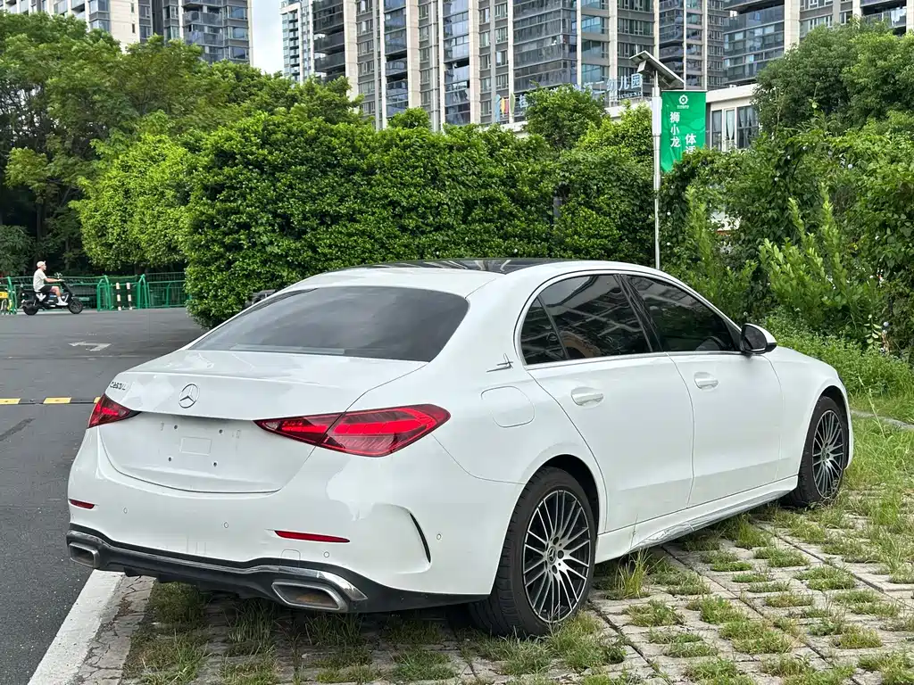 Mercedes-Benz C-Class 2023 — фото 3
