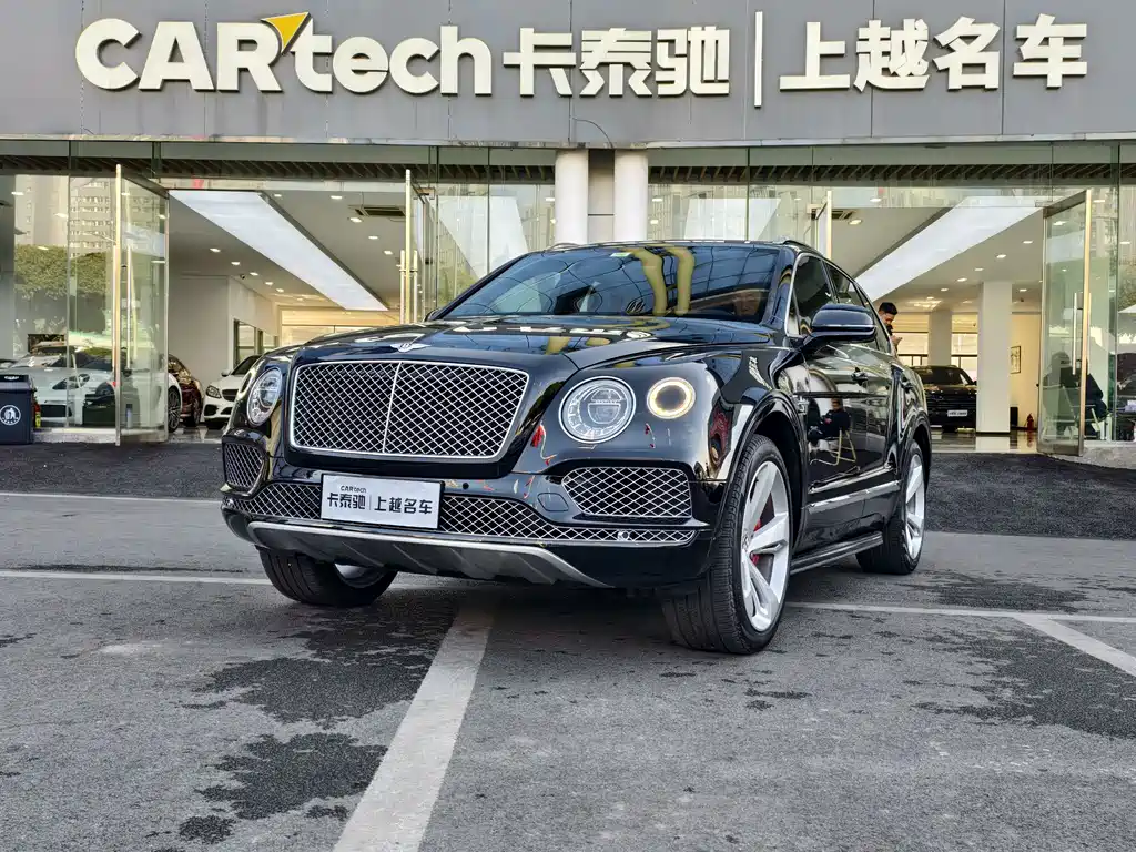 Bentley Bentayga 2020 — фото 1