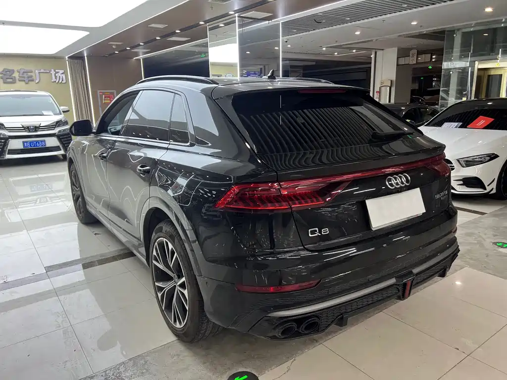 Audi Q8 2021 — фото 10