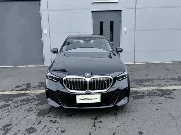 BMW i5 2025