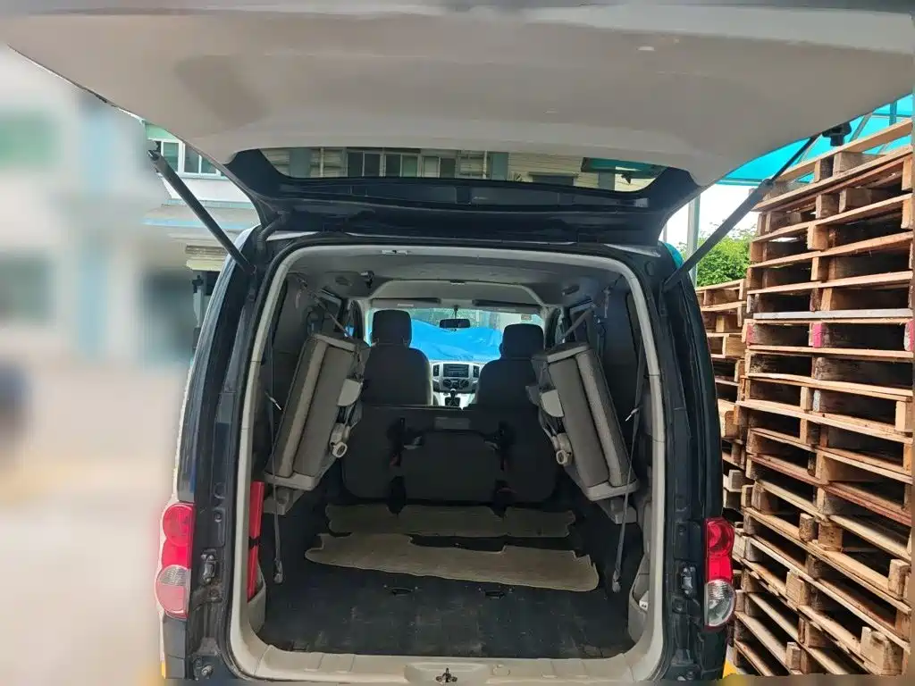 Nissan NV200 2017 — фото 10