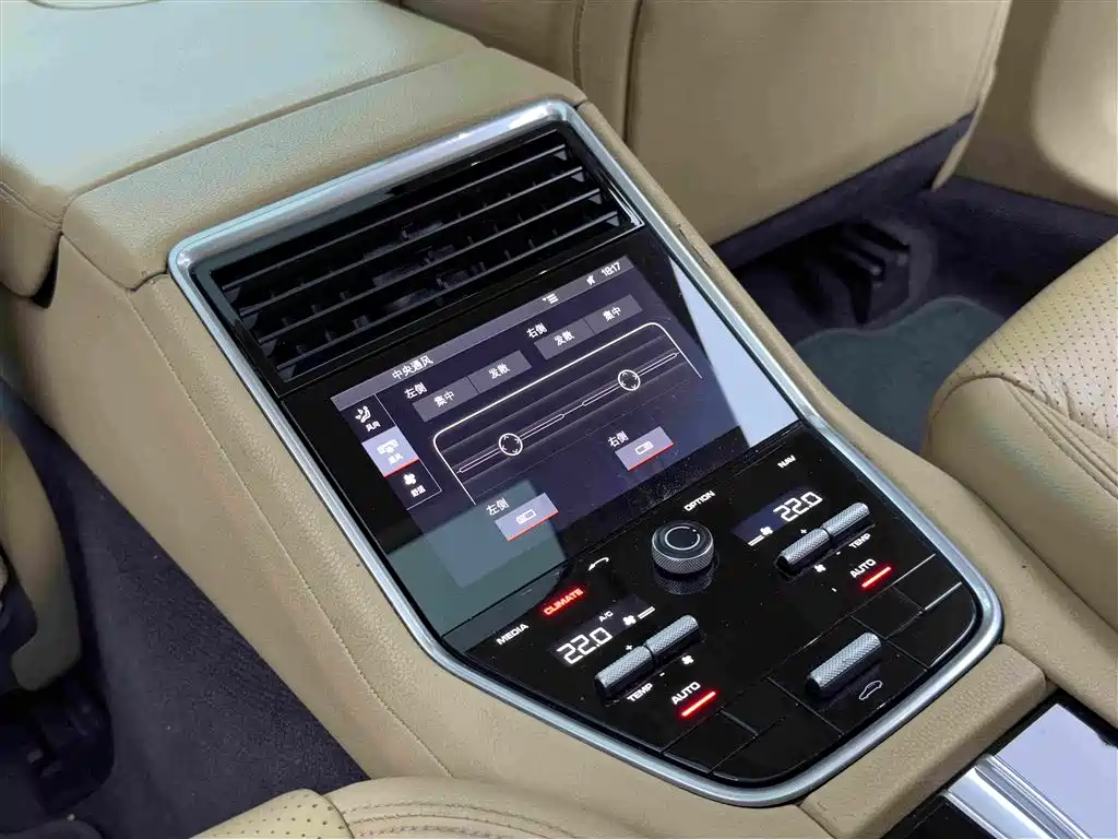 Porsche Panamera 2019 — фото 15