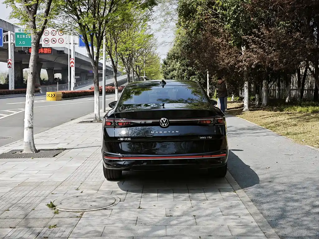 Volkswagen Magotan 2025