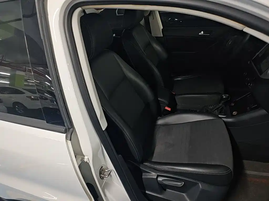 Volkswagen Tiguan 2019 — фото 25