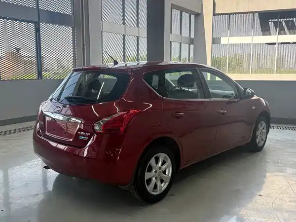 Nissan Tiida 2014
