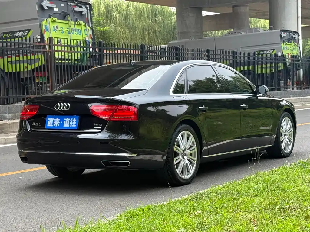 Audi A8 2015 — фото 24