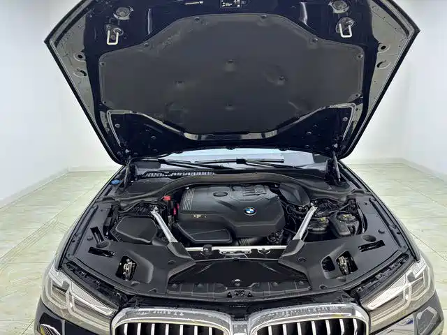 BMW 5 Series 2021 — фото 11