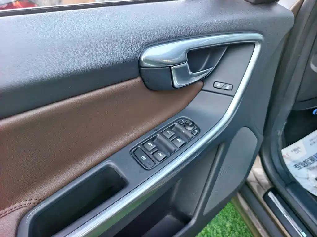 Volvo XC60 2015 — фото 9