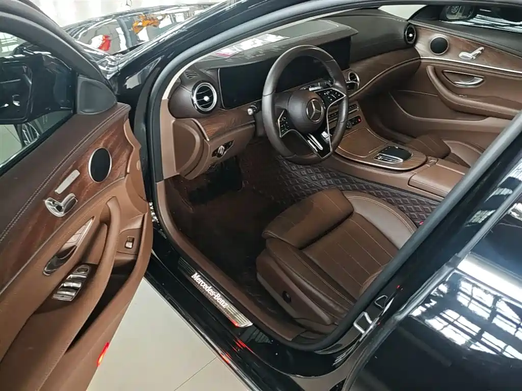 Mercedes-Benz E-Class 2022 — фото 16