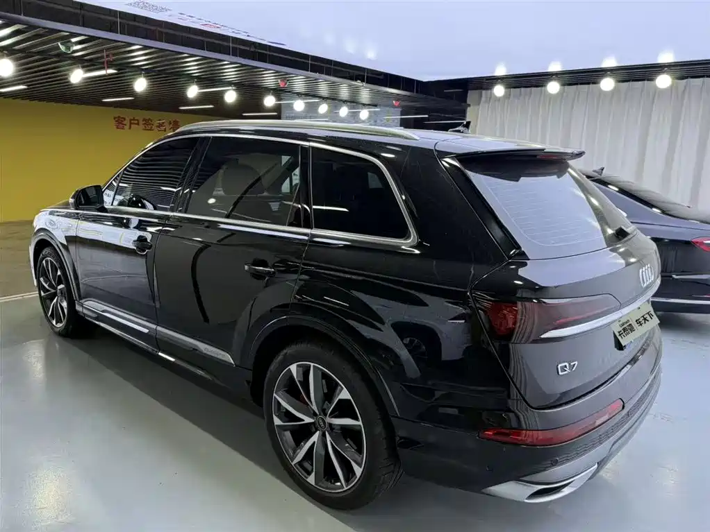 Audi Q7 2023 — фото 4