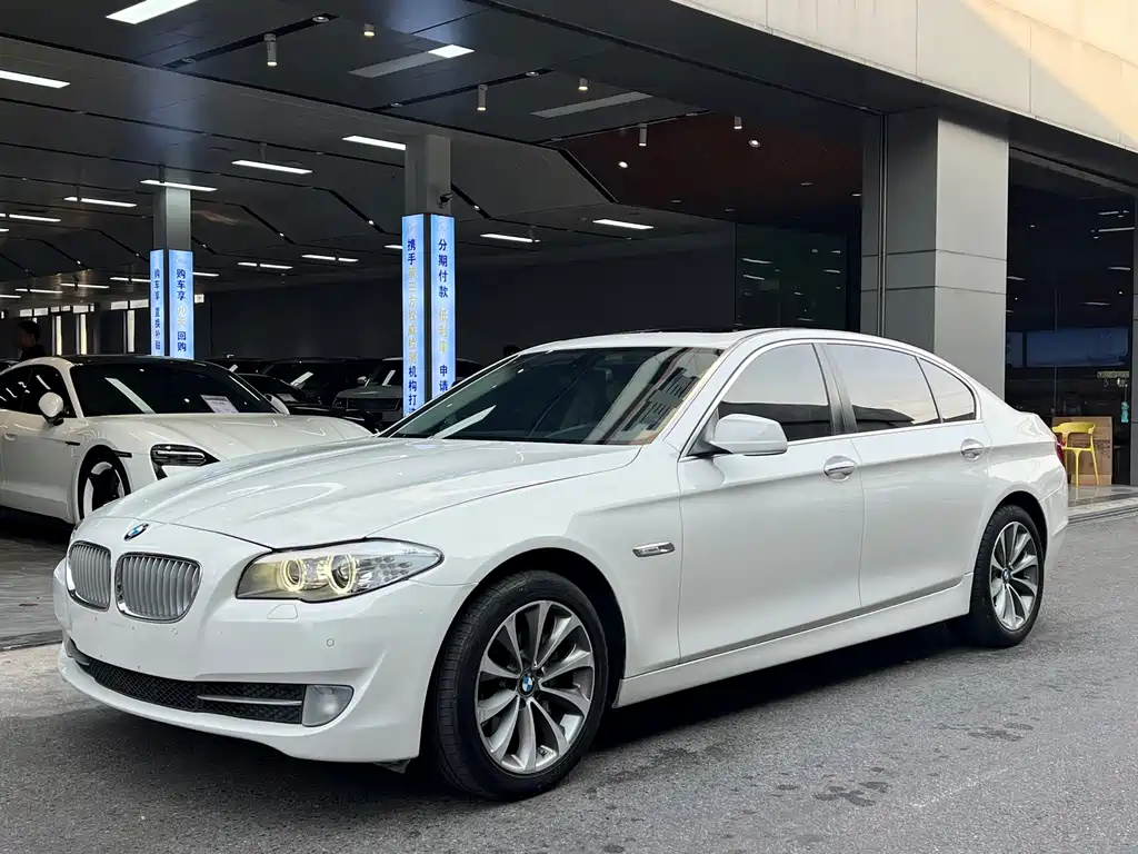 BMW 5 Series 2012 — фото 1