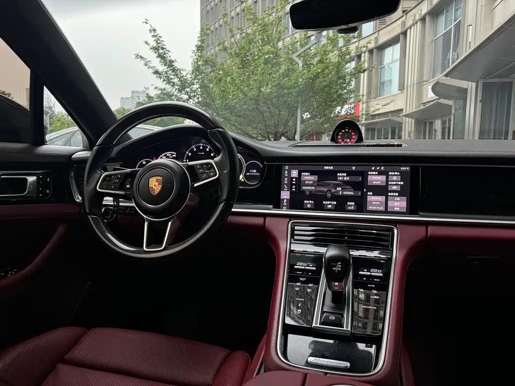 Porsche Panamera 2019 — фото 22