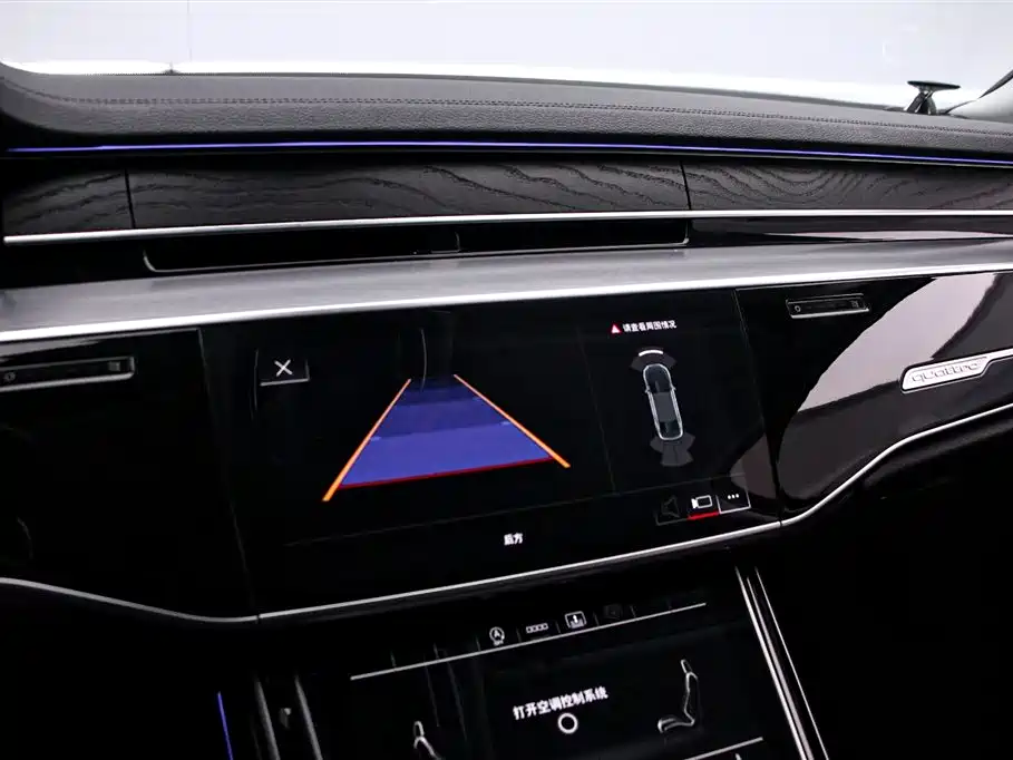 Audi A8 2021 — фото 8
