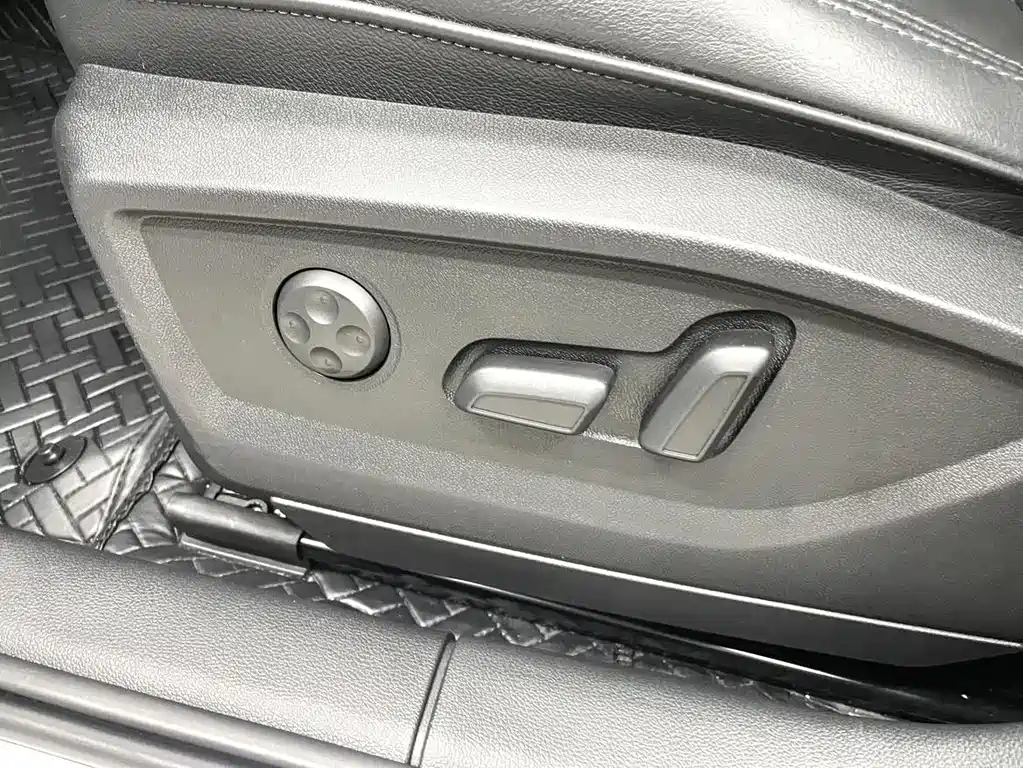 Audi Q2L 2023 — фото 11