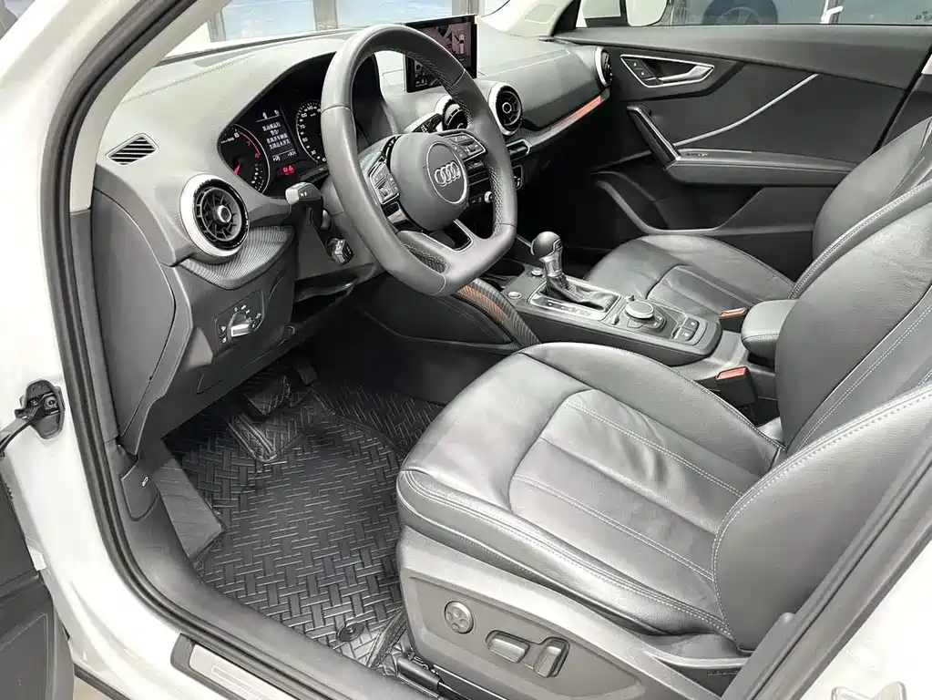 Audi Q2L 2023 — фото 7