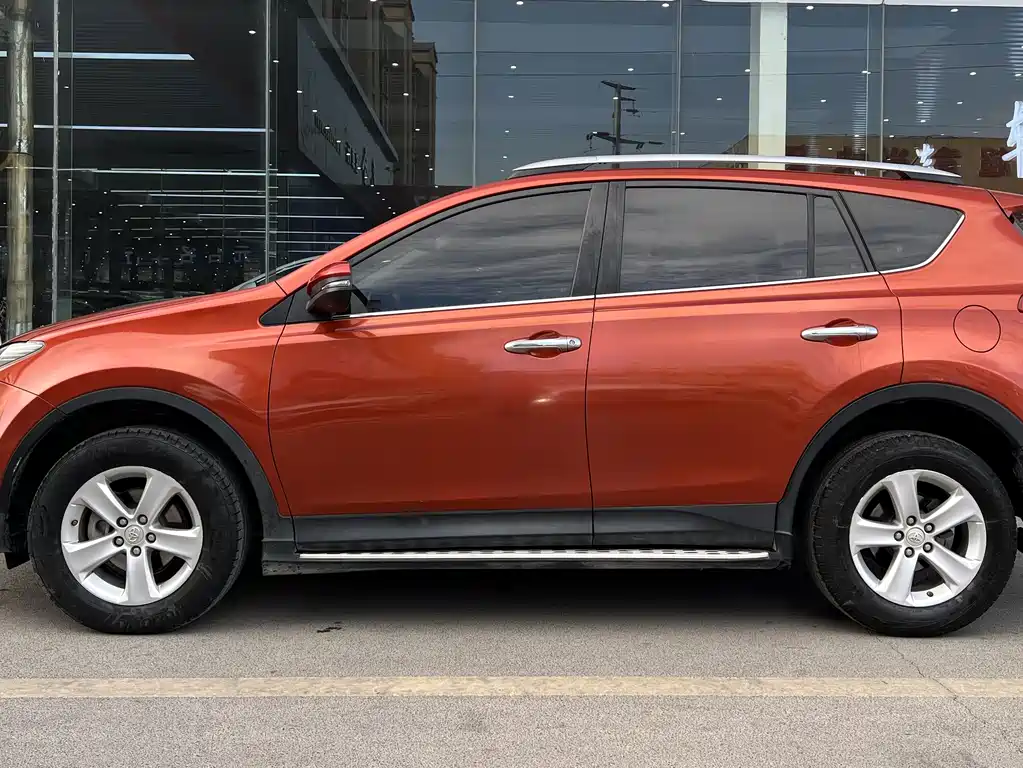 Toyota RAV4 2014 — фото 3