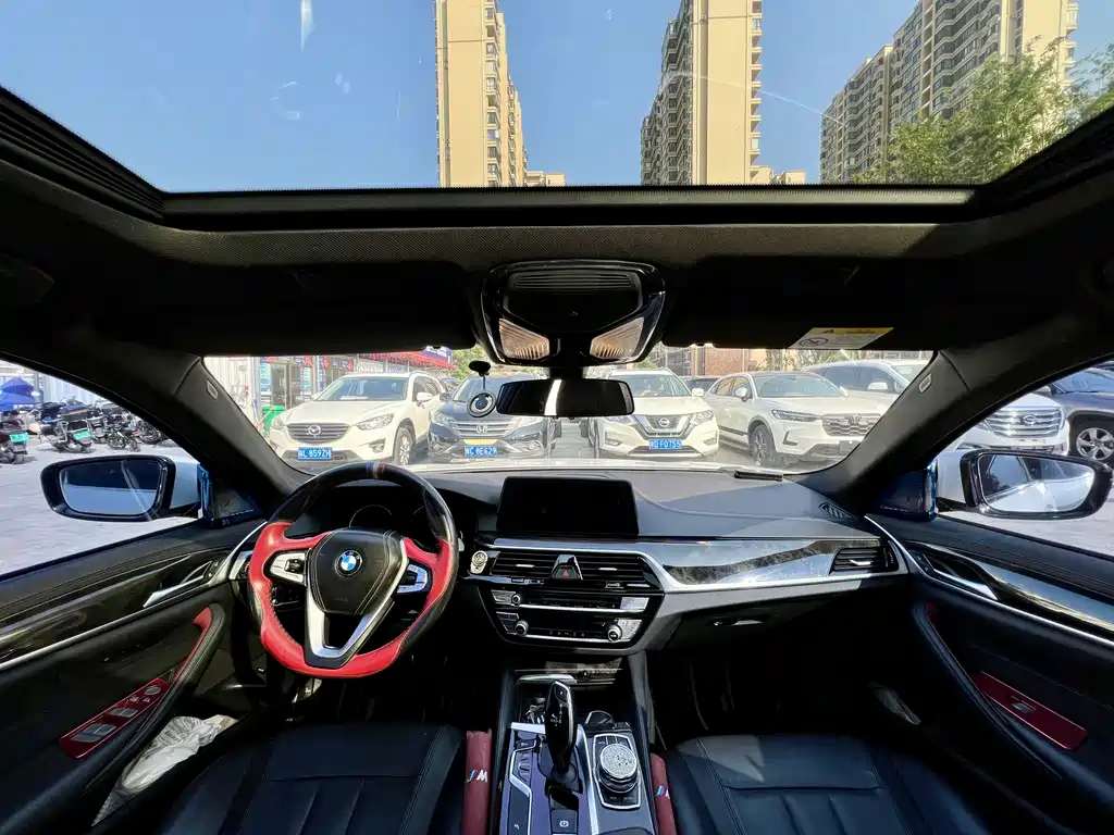 BMW 5 Series 2018 — фото 13
