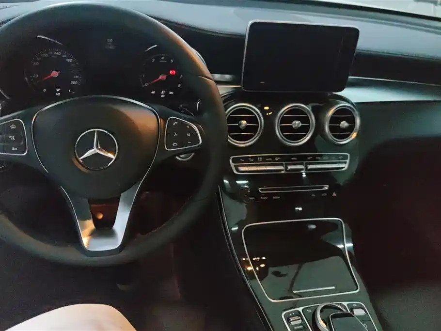 Mercedes-Benz GLC 2016 — фото 12