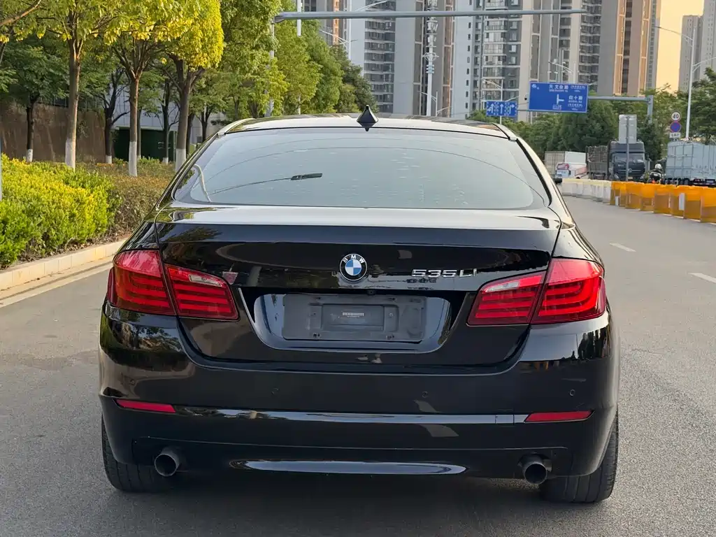 BMW 5 Series 2012 — фото 12