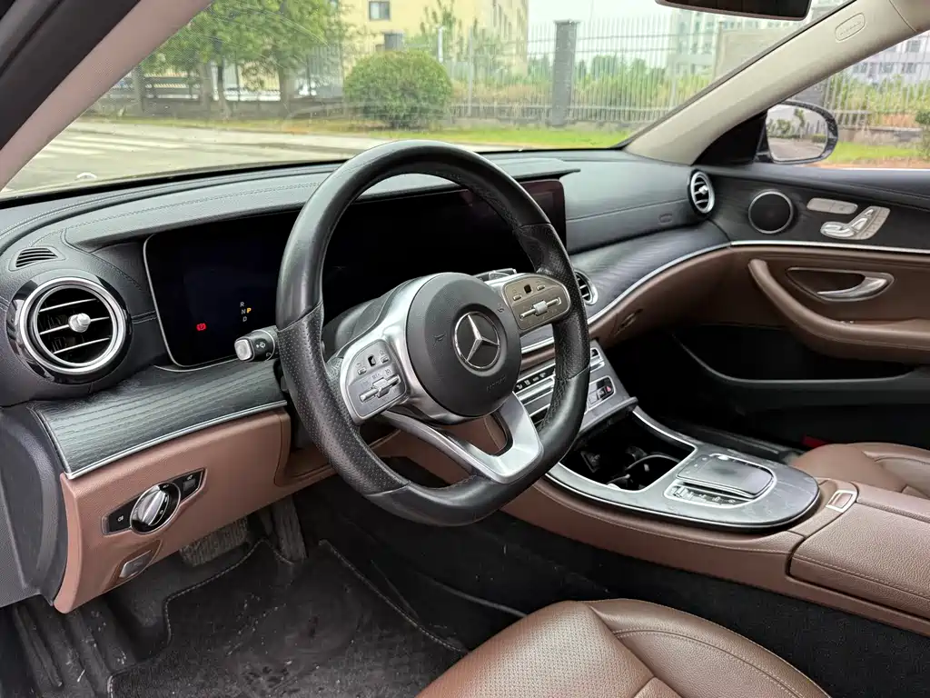 Mercedes-Benz E-Class 2019 — фото 12
