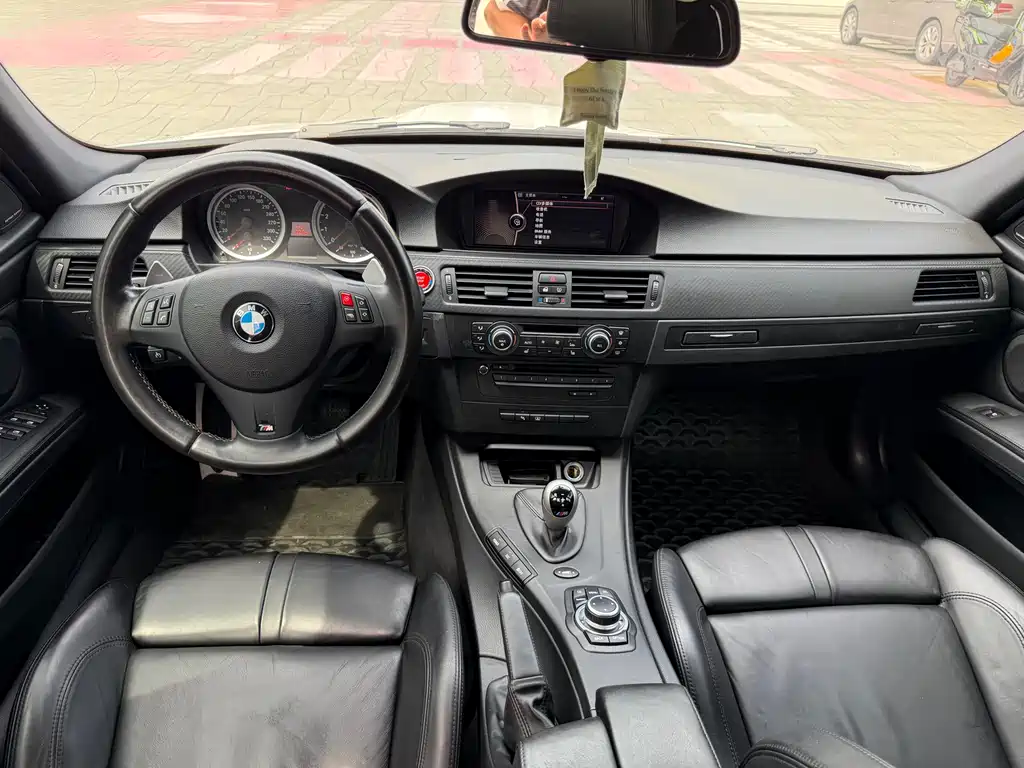 BMW M3 2010 — фото 14
