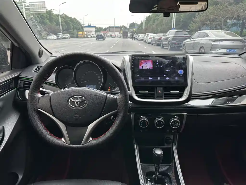 Toyota Yaris L 2019 — фото 14