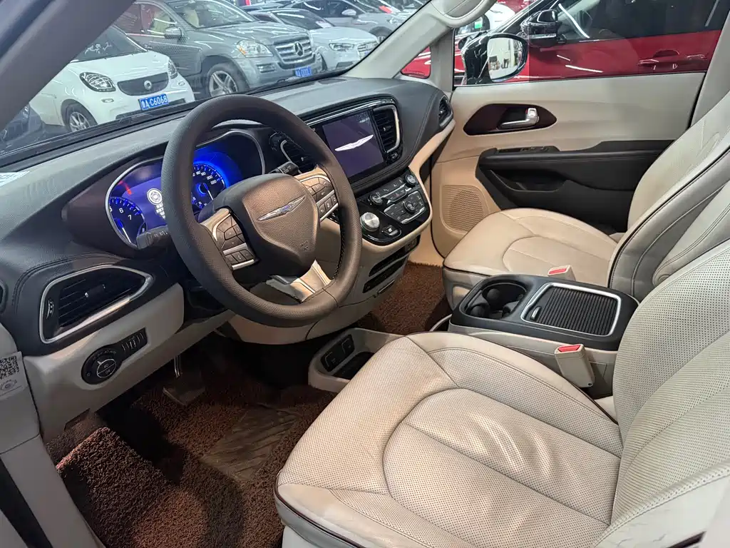 Chrysler Grand Voyager 2018 — фото 4