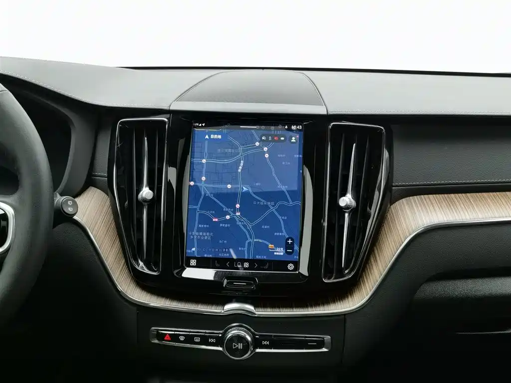 Volvo XC60 2021 — фото 12