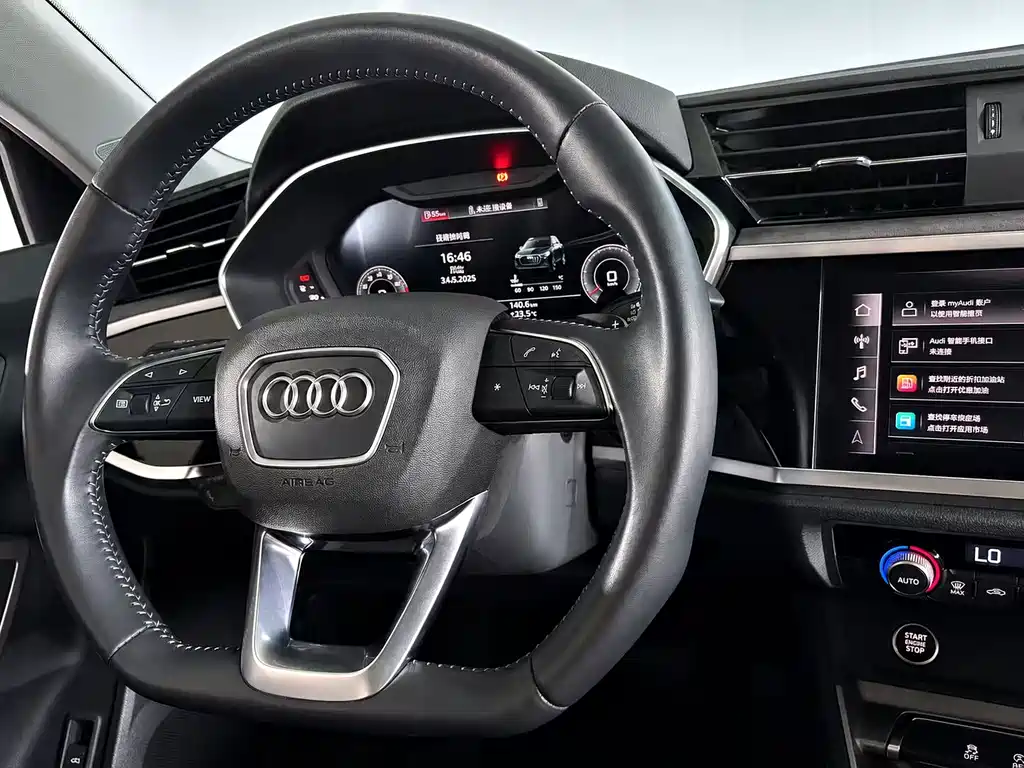 Audi Q3 2021 — фото 15