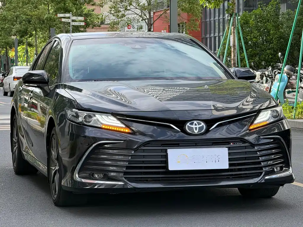 Toyota Camry 2021 — фото 3